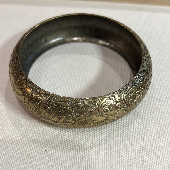 Vintage Jewelry - Vintage Rose Engraved Silver Bangle Bracelet